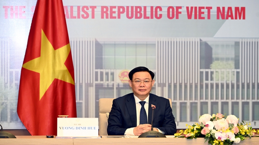 Top Vietnamese legislator invited to visit China